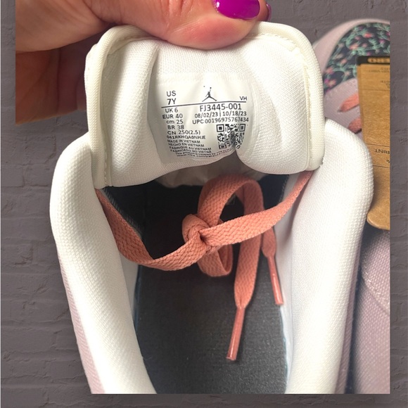 Nike Air Jordan 1 Low SE Floral Kid's Size 7Y Sneakers FJ3445-001 - Picture 7 of 7